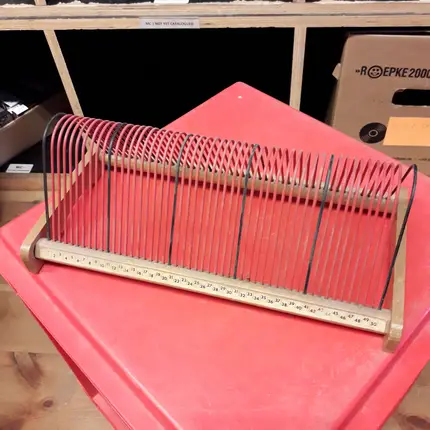 Retro Single Ständer - für 50 Singles, rot/schwarz