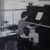 Robert Broberg - En Typiskt Rund Lp Med Hål I Mitten