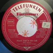 Rudy Risavy And His Dancing Violins - Musik Liegt In Der Luft Nr. 1