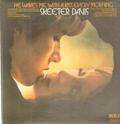 Skeeter Davis - He Wakes Me With A Kiss Every Morning