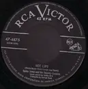 7inch Vinyl Single - Spike Jones And His Country Cousins - Hot Lips / Hotter Than A Pistol
